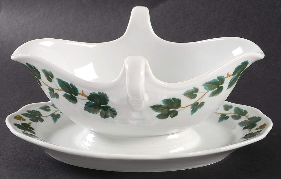 Weinlaub (Maria Teresa) Gravy Boat with Attached Underplate by Hutschenreuther-1