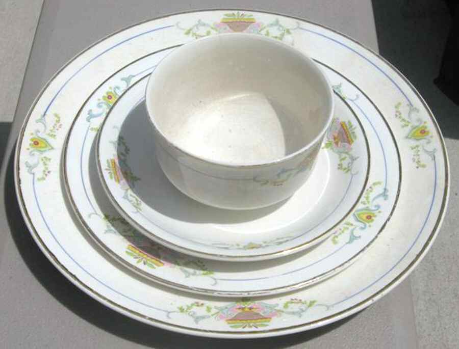 PRESIDENTIAL Flat Cup & Saucer Set by Homer Laughlin -1