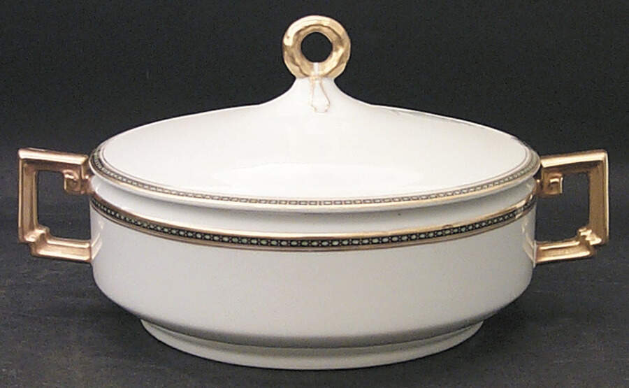 Regent Round Covered Vegetable by Heinrich - H&C-1