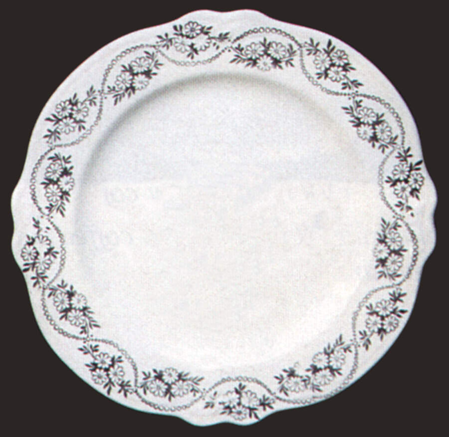 Century's Three Daisies Salad Plate by Homer Laughlin -1