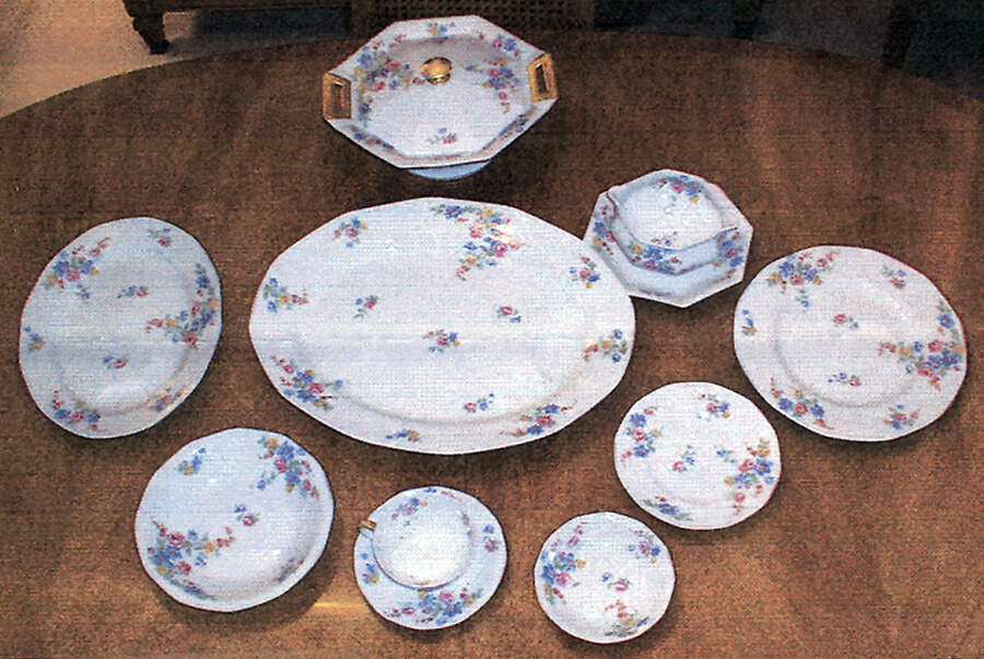 H695 Dinner Plate by Haviland-1
