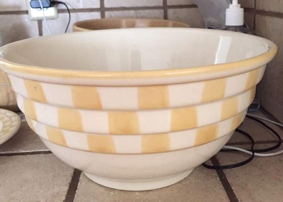 Yellow Checks 11" Ribbed Mixing Bowl by Hartstone-1