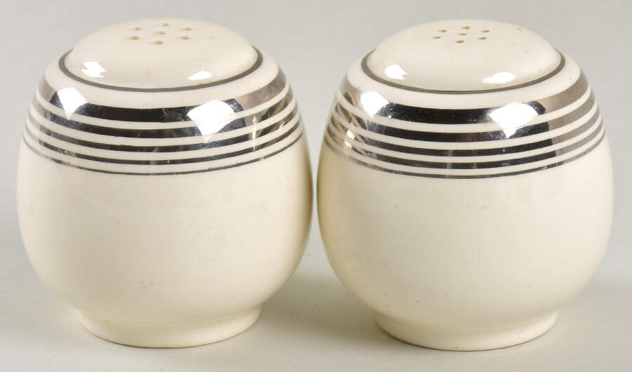 N1539 Salt & Pepper Set by Homer Laughlin -1