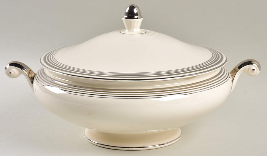 N1539 Round Covered Vegetable by Homer Laughlin -1