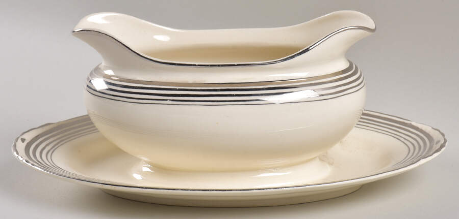 N1539 Gravy Boat with Attached Underplate by Homer Laughlin -1