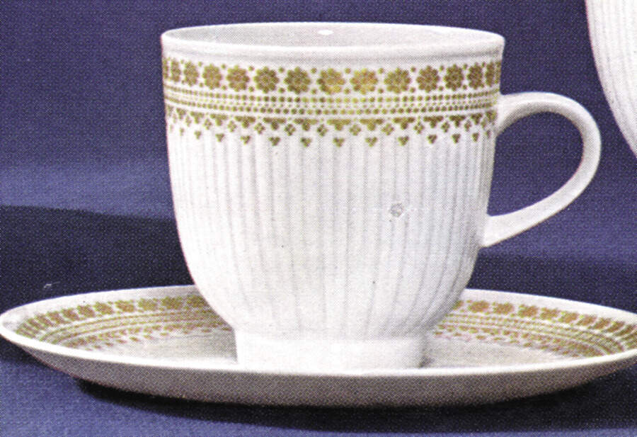 Serail Flat Cup & Saucer Set by Hutschenreuther-1