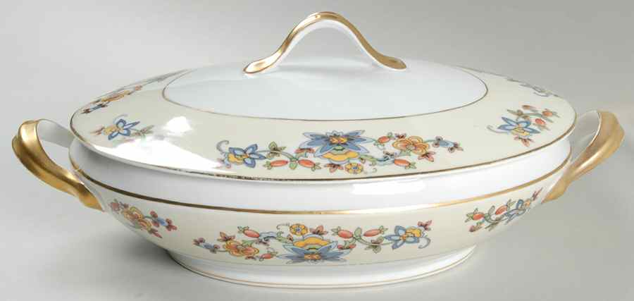 10698 Oval Covered Vegetable by Heinrich - H&C-1