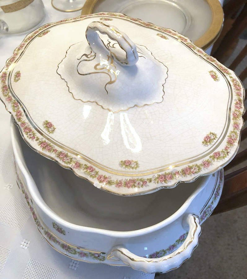 HLC899 Oval Covered Vegetable by Homer Laughlin -1