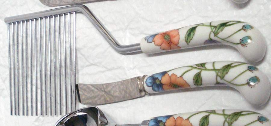 Poppy Cake Breaker with Stainles Picks by House of Prill-1