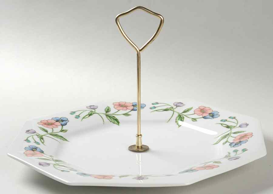 Poppy Round Serving Plate with Handle (DP) by House of Prill-1