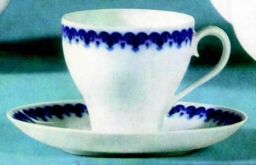 Juliane Flat Cup & Saucer Set by Hutschenreuther-1