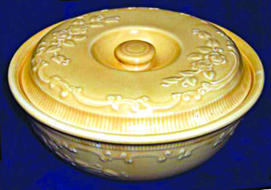 Oven Serve Yellow 1 Qt Round Covered Casserole by Homer Laughlin -1