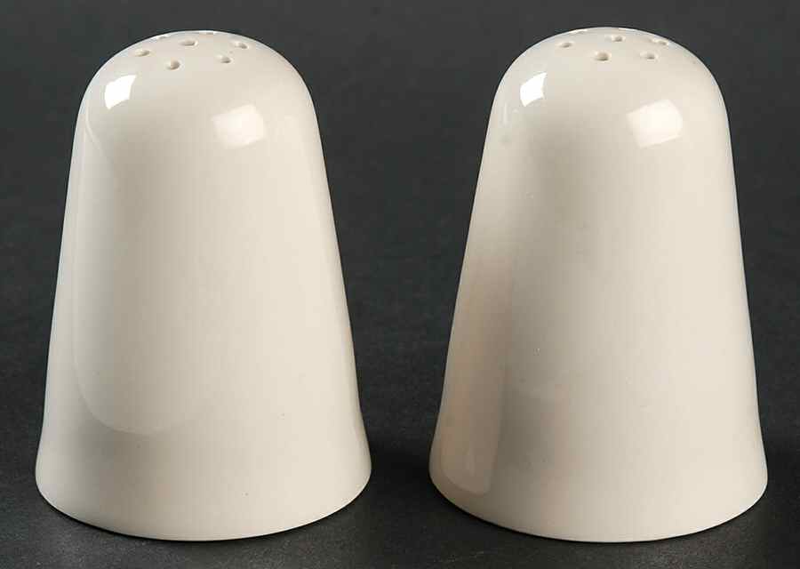 HLC934 Salt & Pepper Set by Homer Laughlin -1