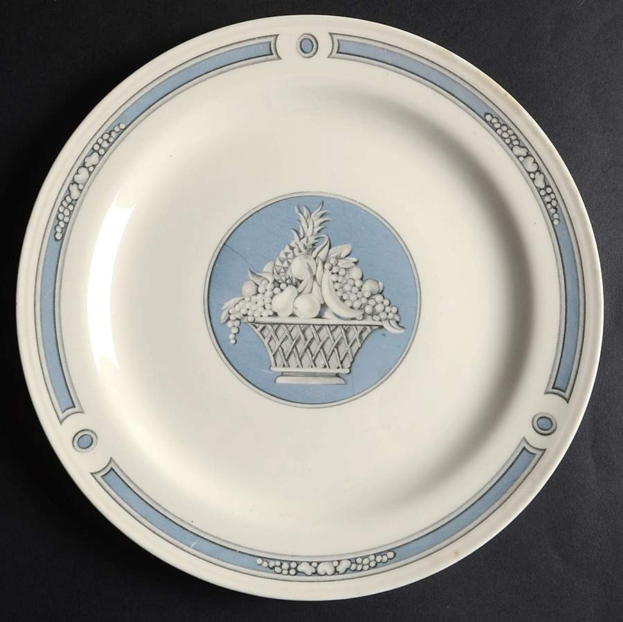 Della Robia Luncheon Plate by Homer Laughlin -1