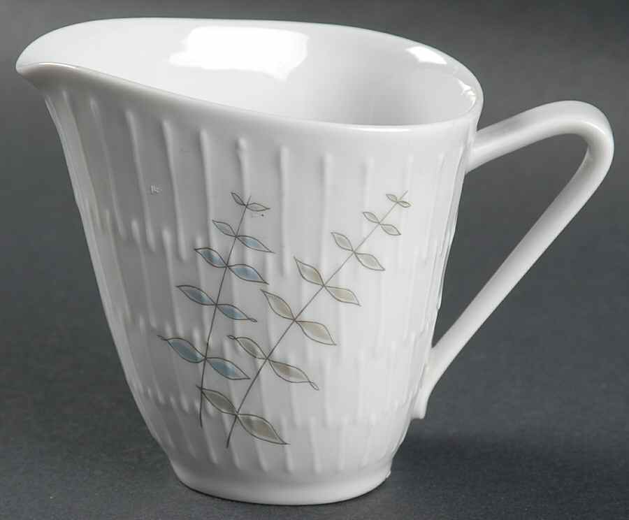 HUT676 Creamer by Hutschenreuther-1