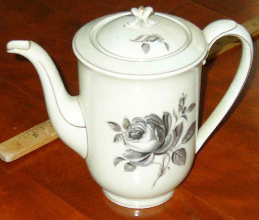Black Rose Teapot & Lid by Hutschenreuther-1