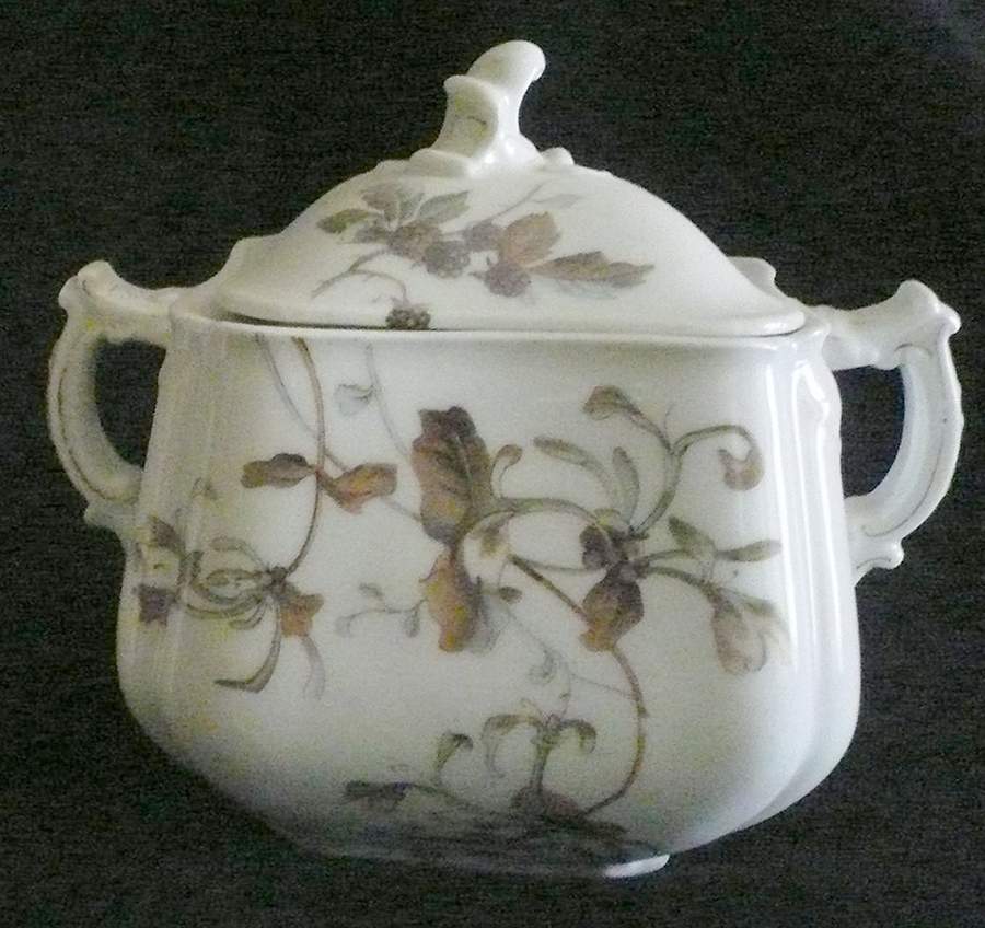 Schleiger 1154-5 Sugar Bowl & Lid by Haviland-1