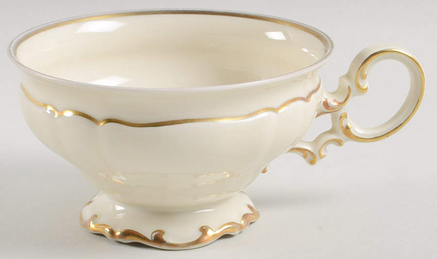 5810 Footed Cup by Hutschenreuther-1