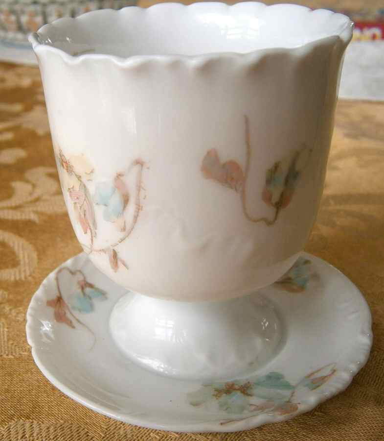 Schleiger 54 Egg Cup with Attached Underplate by Haviland-1