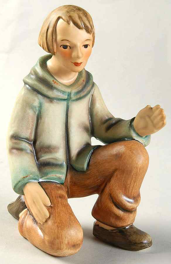 Nativity-Colored Tm5-Shepherd Kneeling - Boxed by M.I. Hummel-1