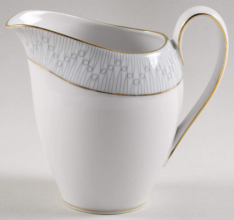 03822 Creamer by Hutschenreuther-1