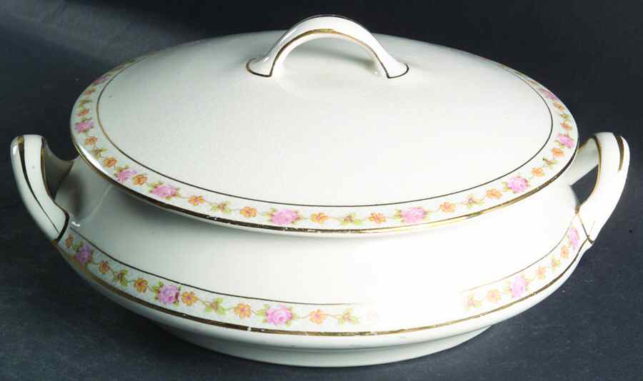 E7505 Round Covered Vegetable by Homer Laughlin -1