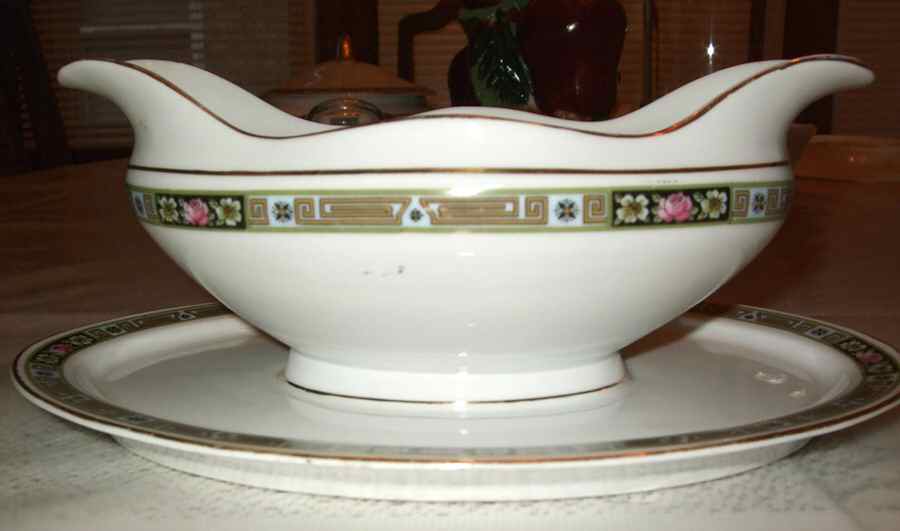 HC578 Gravy Boat with Attached Underplate by Heinrich - H&C-1