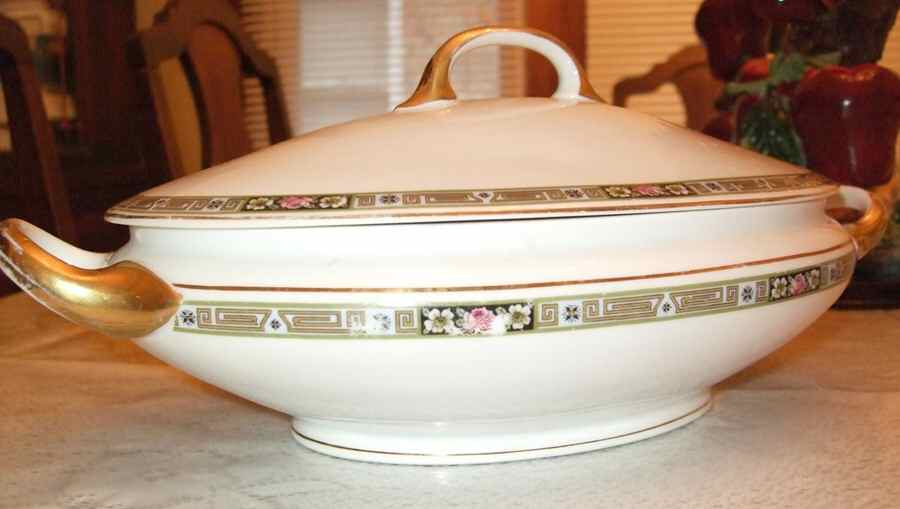 HC578 Oval Covered Vegetable by Heinrich - H&C-1