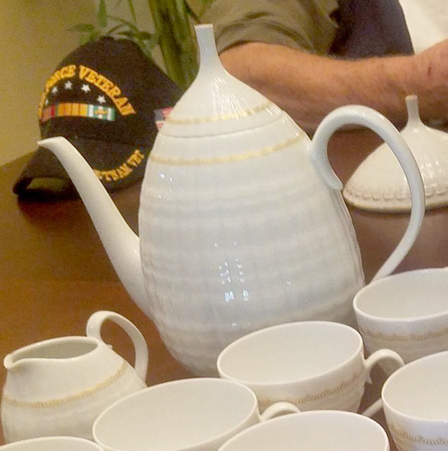 Astarte Coffee Pot & Lid by Hutschenreuther-1