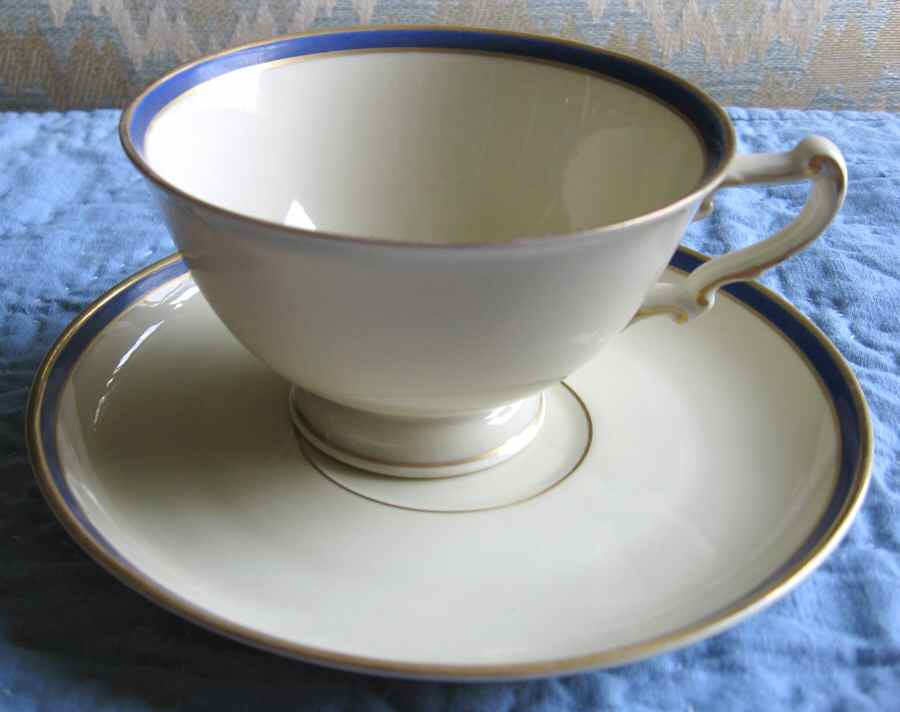 HC583 Footed Cup & Saucer Set by Heinrich - H&C-1