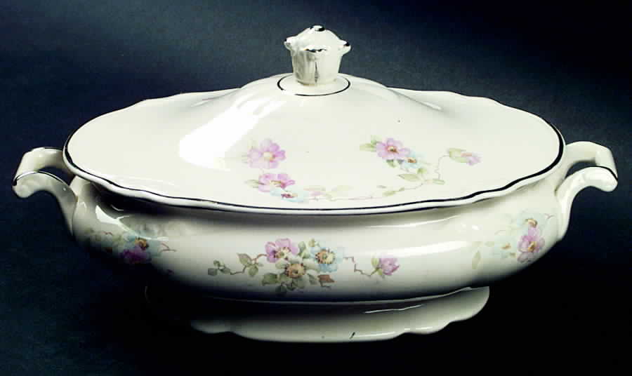 Head of Class Oval Covered Vegetable by Homer Laughlin -1