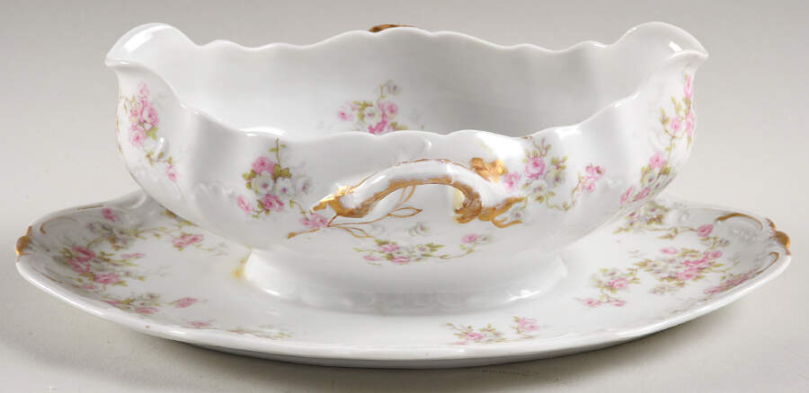 Schleiger 320e (Scalloped) Gravy Boat with Attached Underplate by Haviland-1