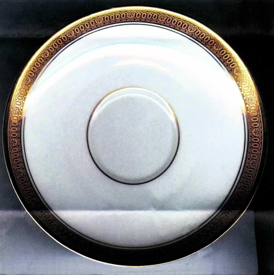 HUT740 Saucer by Hutschenreuther-1