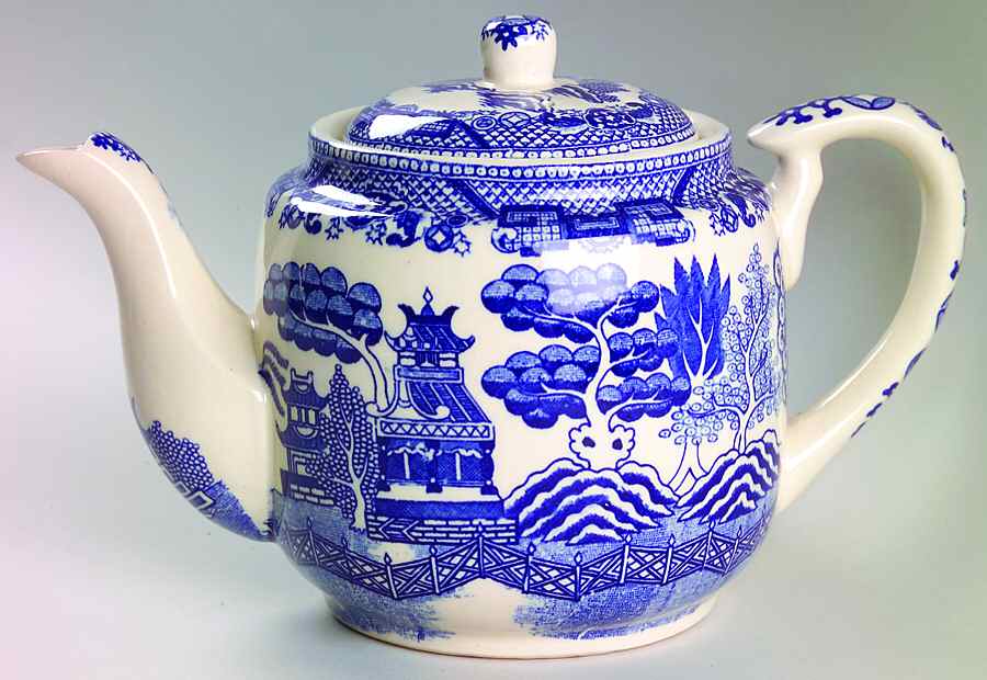 Blue Willow Teapot & Lid by House of Blue Willow-1