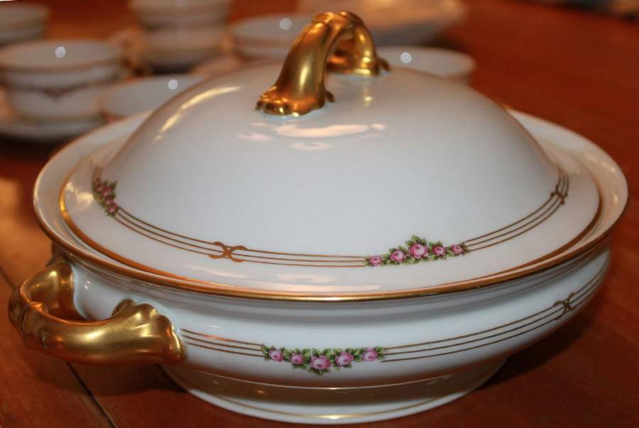 HC592 Round Covered Vegetable by Heinrich - H&C-1