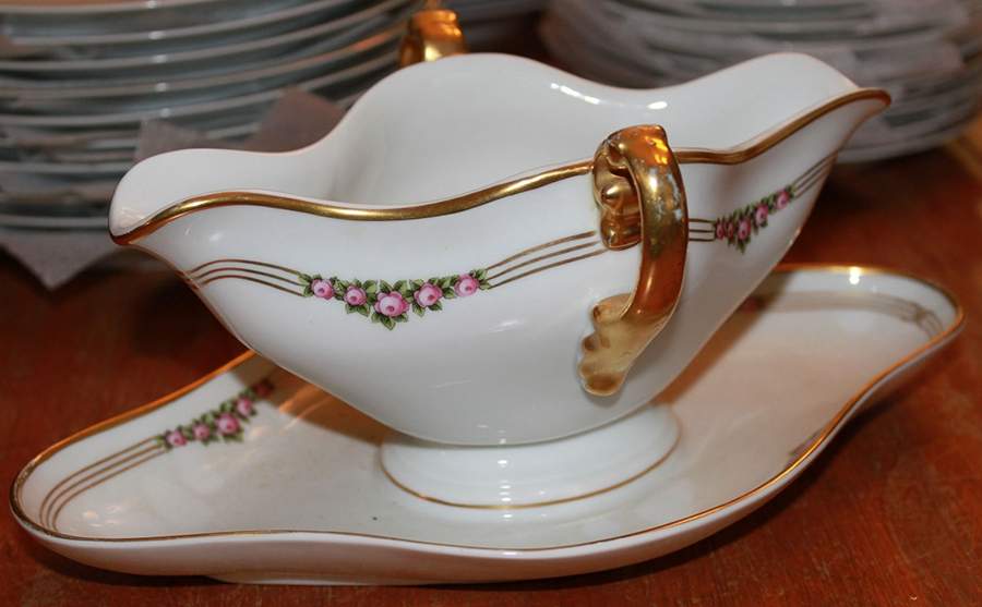 HC592 Gravy Boat with Attached Underplate by Heinrich - H&C-1