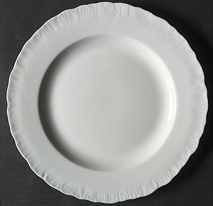 Shell Edge Dinner Plate by Hartley Greens-1