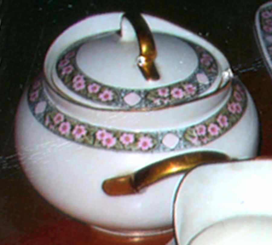 HUT765 Sugar Bowl & Lid by Hutschenreuther-1