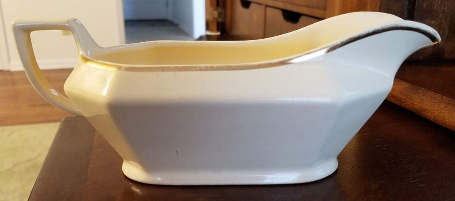 W426 Gravy Boat by Homer Laughlin -1