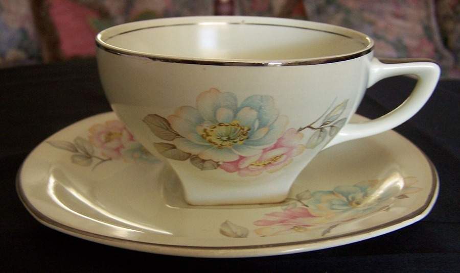 J6-J106 Flat Cup & Saucer Set by Homer Laughlin -1