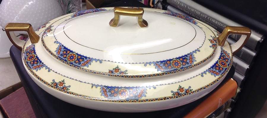 E8115 Oval Covered Vegetable by Homer Laughlin -1