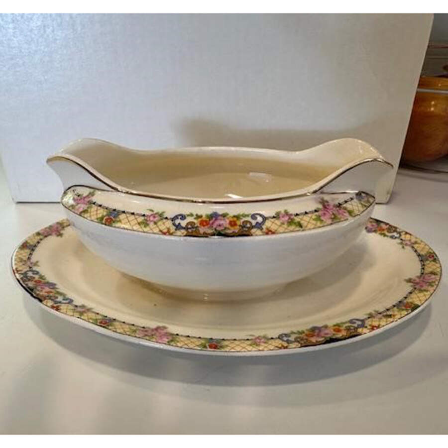 W9480m Gravy Boat with Attached Underplate by Homer Laughlin -1