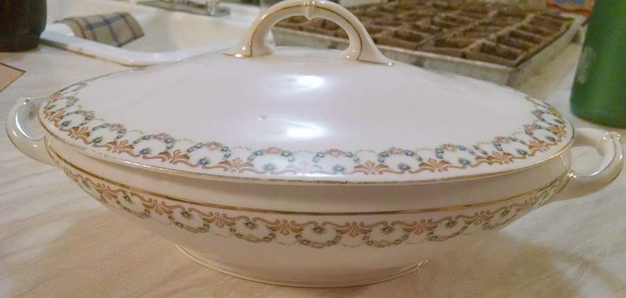 HC602 Oval Covered Vegetable by Heinrich - H&C-1