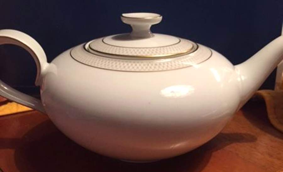 El Dorodo Cream Teapot & Lid by Heinrich - H&C-1