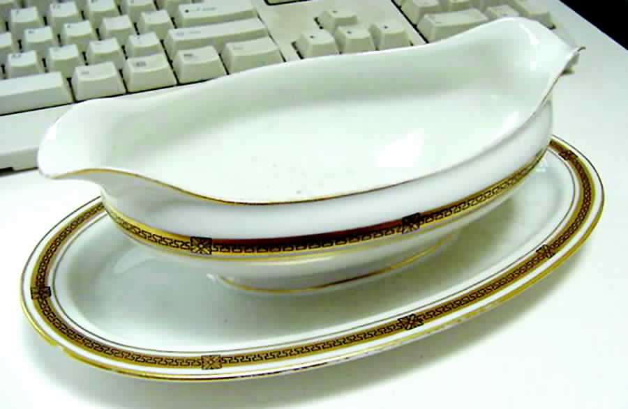HUT1046 Gravy Boat with Attached Underplate by Hutschenreuther-1