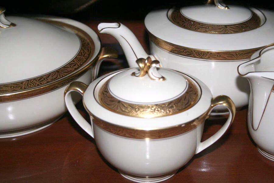 01190 Sugar Bowl & Lid by Hutschenreuther-1