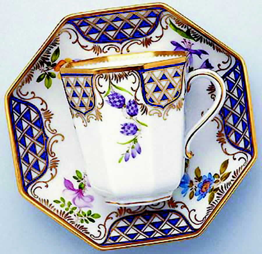 HER23 Flat Cup & Saucer Set by Herend-1