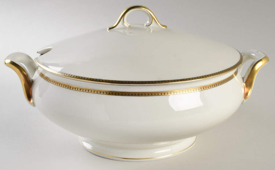 02346 Oval Tureen & Lid by Hutschenreuther-1
