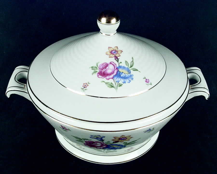 1567l Round Covered Vegetable by Heinrich - H&C-1