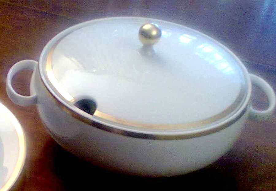Astrid Round Covered Vegetable by Heinrich - H&C-1